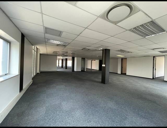 669M² OFFICE TO LET IN BRYANSTON